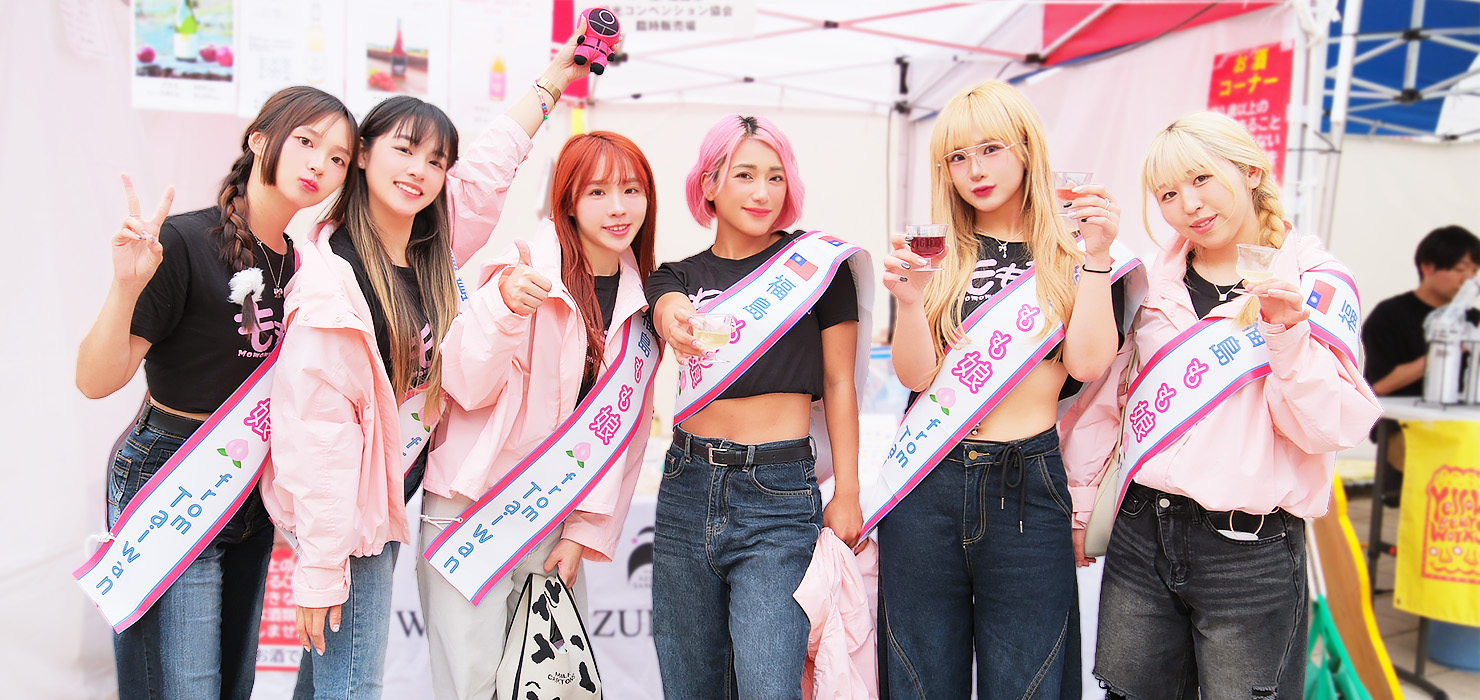 「福島もも娘 from Taiwan」が福島県内のイベントに参加しているようす